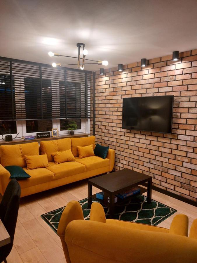 ゴジュフ・ヴィエルコポルスキFriends Houseアパートメント エクステリア 写真